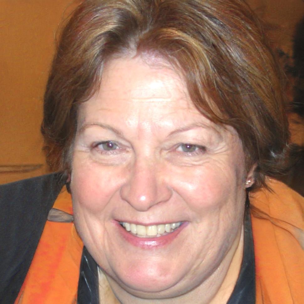 Portrait de Célestine Dubois, experte en épargne et investissement